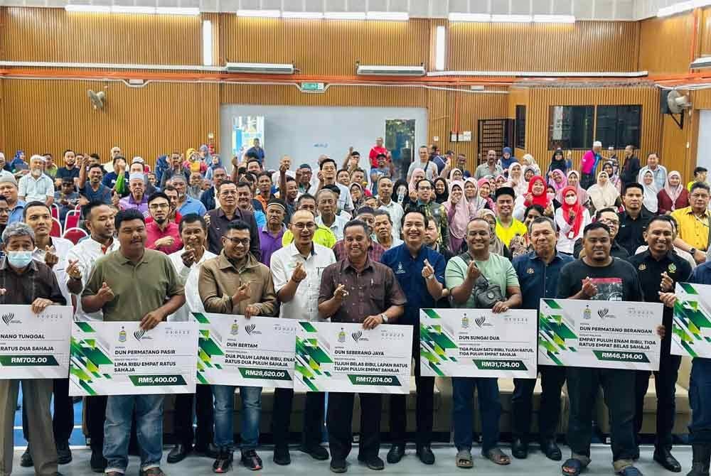 Seramai 131 petani dari sembilan DUN yang terjejas akibat banjir pada tahun lalu menerima bantuan daripada kerajaan Pulau Pinang.