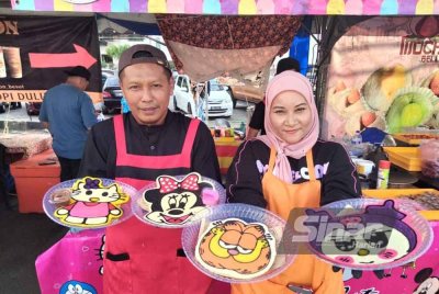 Nor Shahidah dan Mohd Fakhrul Azam bersama pankek yang dihasilkan.