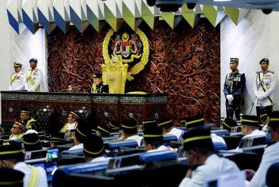 Yang di-Pertuan Agong Sultan Ibrahim berkenan menyampaikan Titah Diraja pada istiadat pembukaan Mesyuarat Pertama Penggal Keempat Parlimen ke-15 di Bangunan Parlimen, hari ini.