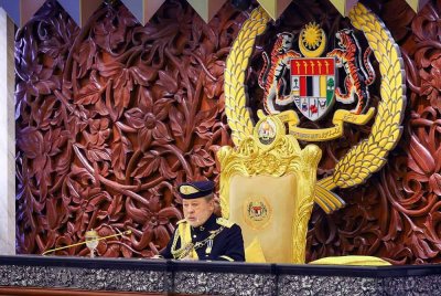 Yang di-Pertuan Agong Sultan Ibrahim berkenan menyampaikan Titah Diraja pada Istiadat Pembukaan Mesyuarat Pertama Penggal Keempat Parlimen ke-15 di Bangunan Parlimen pada Isnin. Foto Bernama