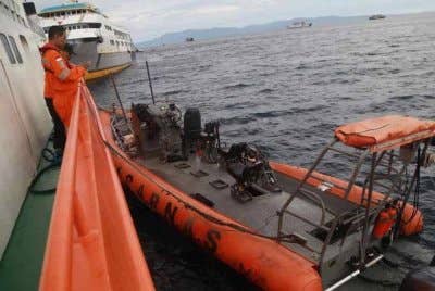 Sebuah bot milik Basarnas meletup di perairan Gita, Pulau Tidore, Maluku Utara pada Ahad malam.