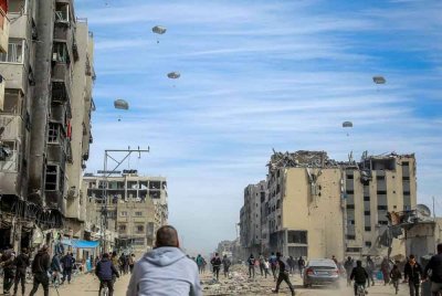 Malaysia terus komited dalam usaha membantu rakyat Palestin apabila menyertai fasa kedua koridor kemanusiaan melalui udara ke Gaza yang diketuai Kerajaan Jordan. - Foto hiasan