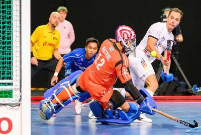 Malaysia meraih pengalaman berharga berdepan Jerman dalam aksi pertama Piala Dunia hoki dalam dewan di Croatia pada Isnin. Foto FIH / World Sport Pics