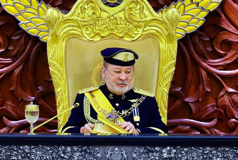 Sultan Ibrahim berkenan menyampaikan Titah Diraja pada istiadat pembukaan Mesyuarat Pertama Penggal Keempat Parlimen ke-15 di Bangunan Parlimen pada Isnin. Foto Bernama