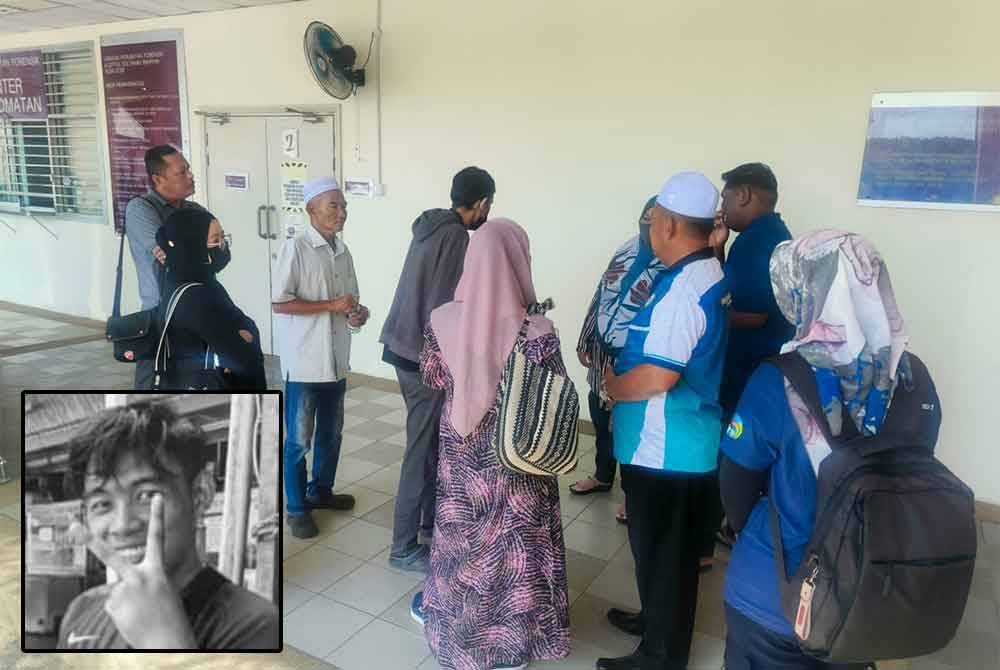 Keluarga Allahyarham Muhammad Muslim dan Ibrahim berkumpul di Jabatan Forensik Hospital Sultanah Bahiyah, Alor Setar untuk proses pengurusan jenazah pada Selasa.