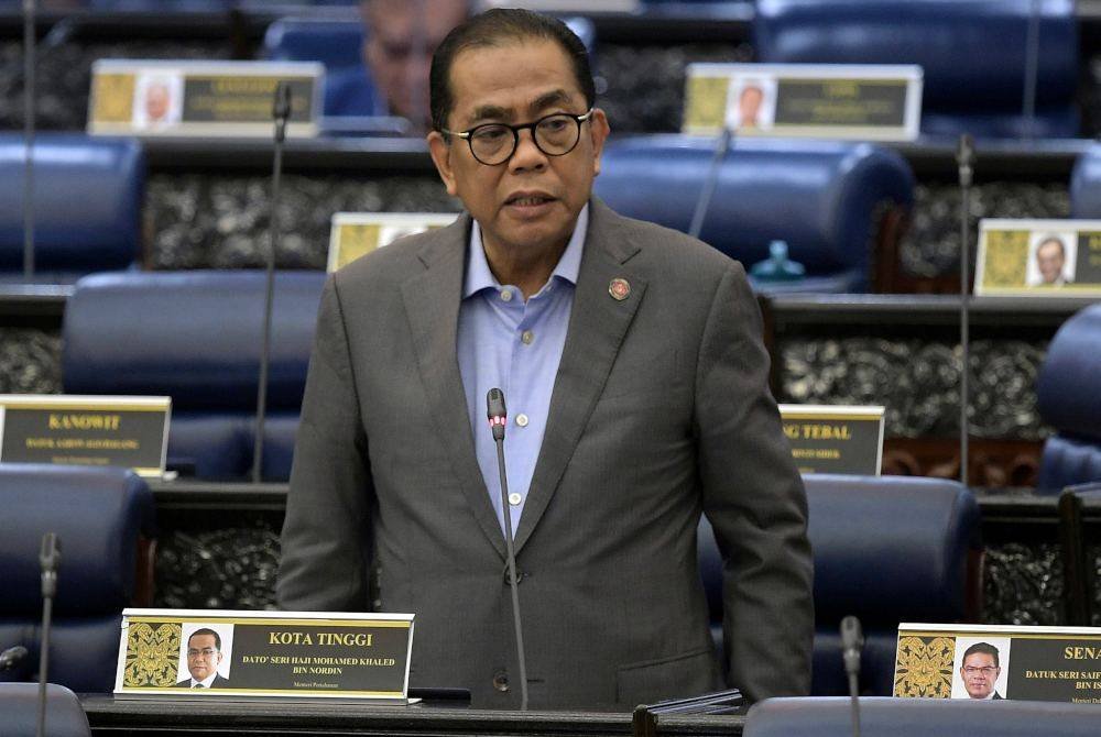 Mohamed Khaled ketika sesi soal jawab di Dewan Rakyat hari ini. Foto Bernama