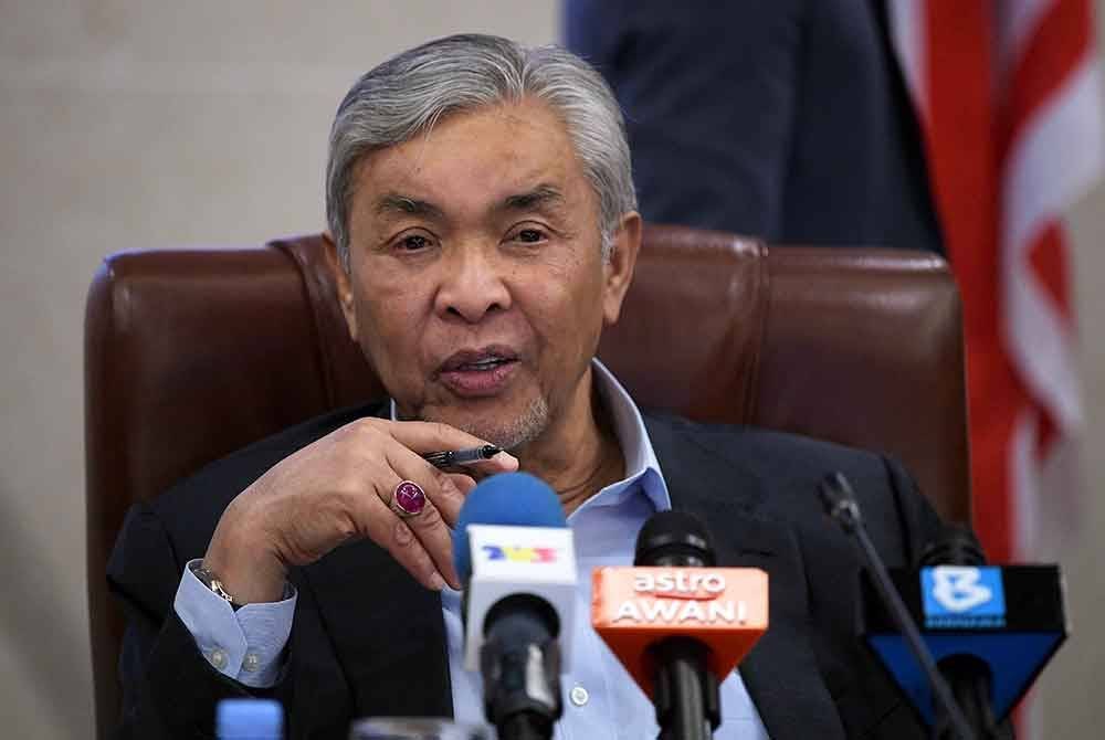 Timbalan Perdana Menteri, Datuk Seri Dr Ahmad Zahid Hamidi ketika sidang media di Bangunan Parlimen pada Selasa. Foto Bernama