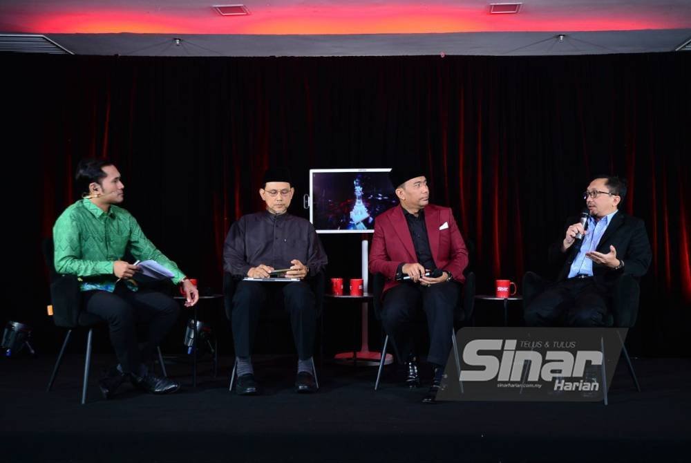 Wacana Sinar edisi 472 bertajuk Halal & Boikot: Antara Sederhana dengan ekstrem (dari kiri) Hos Ismail Adnan, Pengerusi Majlis Syariah IKRAM, Burhanuddin Lukman (dua dari kiri), Dekan Fakult Pengajian Islam UKM, Prof Madya Datuk Dr Mohd Izhar Ariff (dua dari dari kanan) dan Pensyarah Kanan Jabatan Syariah dan Pengurusan Akademi Pengajian Islam UM, Dr Ahmad Sufian Che Abdullah (kanan) yang berlangsung di Studio Sinar Harian pada Selasa. Foto SINAR HARIAN ASRIL ASWANDI SHUKOR