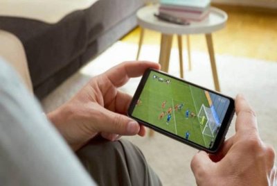 Seorang lelaki tergamak membakar isterinya selepas mangsa memintanya berhenti bermain 'game online'. Gambar hiasan