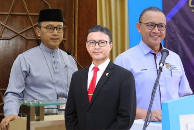 Mohd Ekhwan mengumumkan peletakan jawatan sebagai Naib Canselor UKM berkuat kuasa, Ahad.