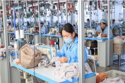 Pengeluar China merancang untuk memindahkan sebahagian pengeluaran ke lokasi seperti Timur Tengah bagi mengelak tarif yang dikenakan AS, selepas kehilangan pasaran akibat tarif import yang tinggi. Foto AFP