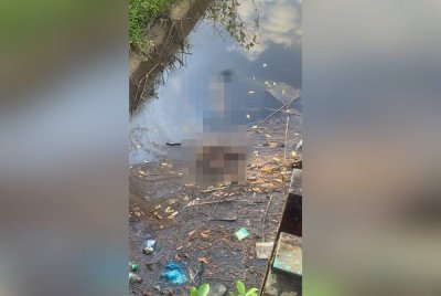 Mayat seorang lelaki ditemukan terapung dalam parit air dekat belakang Masjid Kubang Rambutan di Rantau Panjang pada Selasa.