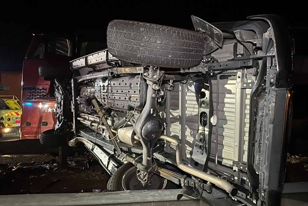 Nahas yang membabitkan lima kenderaan itu menyebabkan empat lagi mangsa cedera.