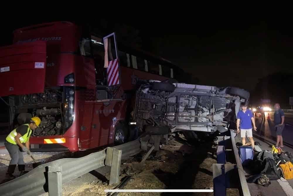Seorang mekanik maut manakala empat lagi cedera dalam kemalangan membabitkan lima kenderaan di kilometer 232.1 Utara- Selatan (PLUS) arah utara berhampiran kawasan Rehat dan Rawat Pedas tengah malam Rabu.
(Foto ihsan pembaca)