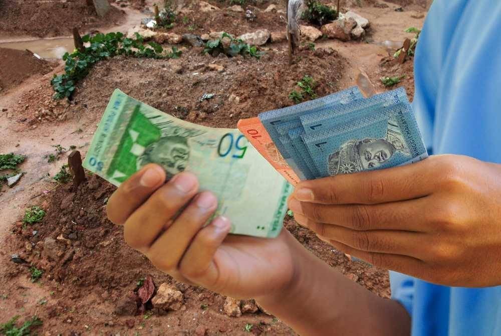 JIKA suami berhutang dengan isteri, ia tetap perlu dilangsaikan oleh suami walaupun pasangannya itu sudah meninggal dunia.