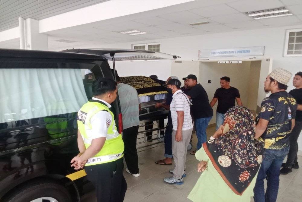 Jenazah mangsa akan dikebumikan di Tanah Perkuburan Islam Sungai Buaya, Rawang Selangor selepas selesai proses bedah siasat di Hospital Rembau.
