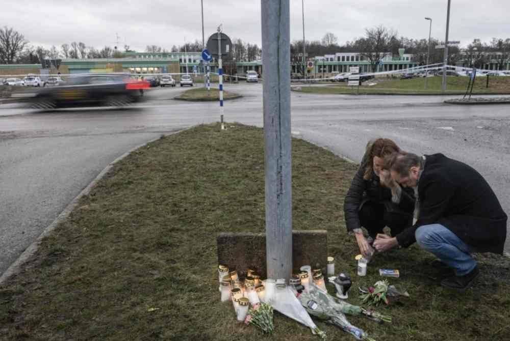 Pihak berkuasa sebelum ini menyatakan kira-kira 10 orang maut dan masih belum jelas berapa banyak yang cedera dalam kejadian itu. Foto AFP
