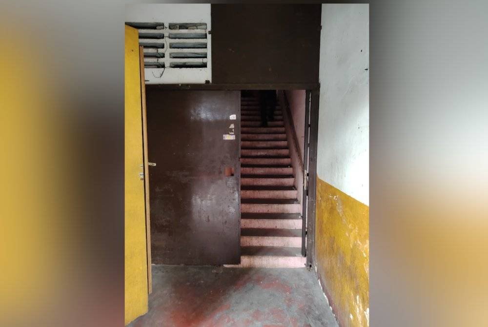 Pintu gril dan besi yang digunakan sebuah premis di Jalan Pudu, Kuala Lumpur, disyaki menawarkan kegiatan persundalan.