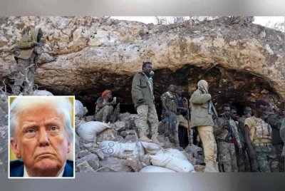 Trump mendakwa perancang kanan Daesh dan beberapa anggota kumpulan itu menjadi sasaran operasi tersebut. Gambar kecil: Trump