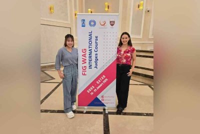 Farah Ann (kanan) dan Ing Yueh menamatkan kursus penjurian gimnastik di Qatar. Foto MSN