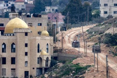 Kenderaan milik Zionis berterusan keluar dan masuk di sekitar bandar utama di Tebing Barat sejak lebih dua minggu lalu.