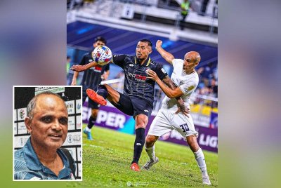 Penyerang PDRM, Bruno Suzuki (kiri) dan tonggak tengah JDT, Natxo Insa ketika aksi Liga Super di Selayang pada Julai lalu. Foto PDRM Football Club (Gambar kecil: Maniam)