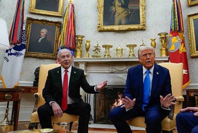 Netanyahu (kiri) dan Trump mengadakan pertemuan di White House, Washington pada Selasa. Foto Reuters