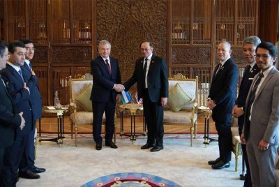 Perdana Menteri, Datuk Seri Anwar Ibrahim (empat, dari kanan) ketika pertemuan empat mata dengan Shavkat Mirziyoyev yang sedang dalam lawatan rasmi dua hari ke Malaysia di Bangunan Perdana Putra pada Rabu. Foto Bernama
Turut hadir Timbalan Perdana Menteri Datuk Seri Fadillah Yusof (tiga, kanan) dan Menteri Luar Datuk Seri Mohamad Hasan (dua, kanan).