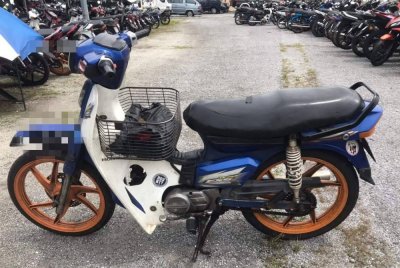 Motosikal milik seorang mekanik disita selepas LKM tidak diperbaharui selama 23 tahun dalam satu operasi penguatkuasaan oleh JPJ Perak di sini pada Rabu.