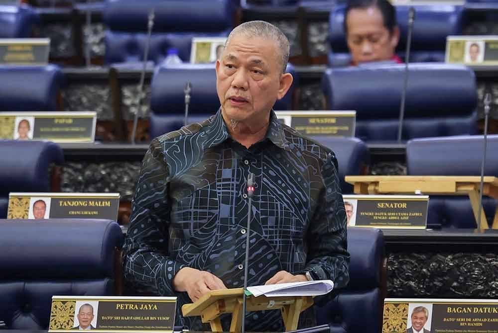 Fadillah pada sesi jawab lisan ketika Mesyuarat Pertama Penggal Keempat Parlimen ke-15 di Dewan Rakyat pada Khamis. Foto Bernama