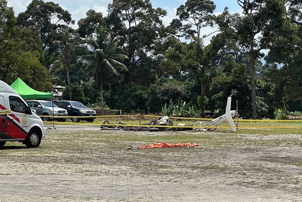 Lokasi kejadian sebuah helikopter yang terhempas dalam kejadian di Batu 9, Jalan Lama Bentong-Kuala Lumpur, Bentong pada Khamis.
