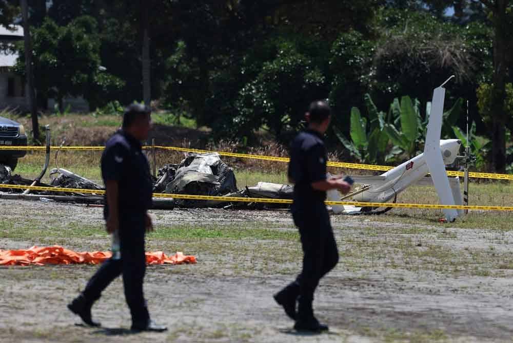 Seorang jurutera yang juga warga Indonesia maut selepas sebuah helikopter jenis Bell 206 L4 terbakar ketika mendarat untuk mengisi minyak di Bentong, Pahang pada Khamis. Foto Bernama