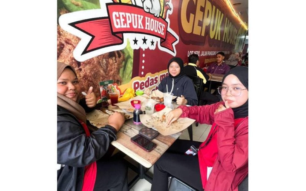 Restoran Gepuk House sudah merasai impak positif selepas diundi sebagai GrabFood 5-Star oleh para pelanggan dan hasil jualan meningkat dengan memberangsangkan.