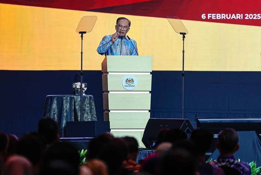 Anwar ketika berucap pada Majlis Peluncuran Pelaksanaan Pengauditan Syarikat Berkaitan Kerajaan (GLC) di Pusat Konvensyen Antarabangsa Putrajaya (PICC), pada Khamis. Foto Bernama