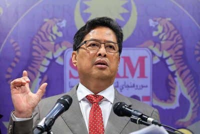 Azam semasa sesi sidang media di ibu pejabat SPRM pada Khamis. Foto Bernama