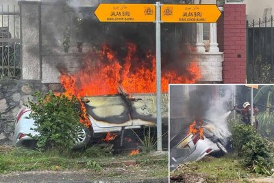 Anggota bomba cuba memadamkan kebakaran yang terbakar di Taman Rinting pada petang Khamis. Foto BBP Larkin