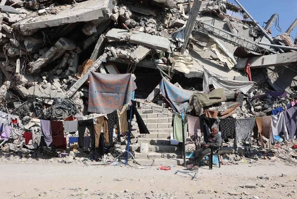Mereka tetap gembira dapat kembali ke tapak rumah masing-masing meskipun sudah binasa dibedil Zionis.