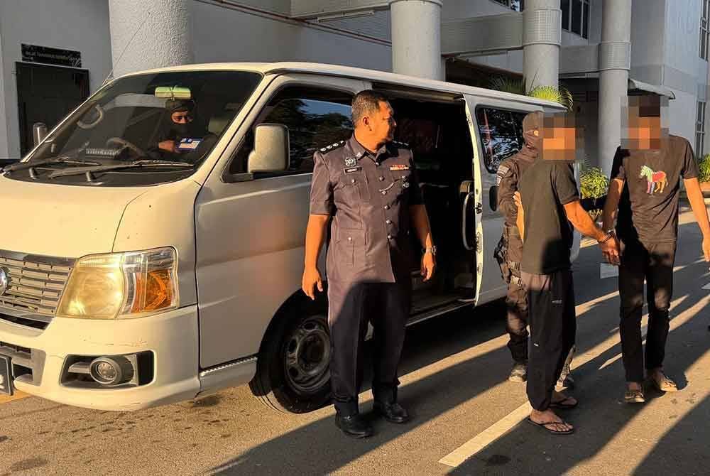 Kedua-dua tertuduh dibawa ke Mahkamah Sesyen Butteworth pada pagi Jumaat.