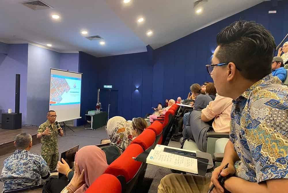 Ya'cob ketika memberi taklimat kepada media di Kem Rejimen 515 Askar Wataniah, di Kuala Lumpur pada Khamis.