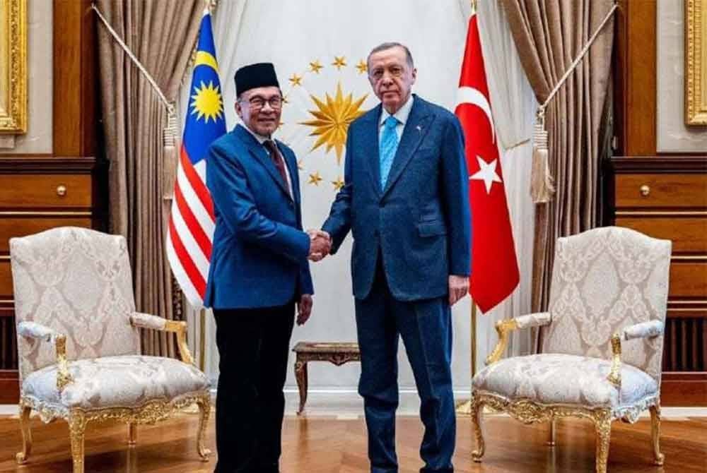 Anwar, Erdogan (kanan)