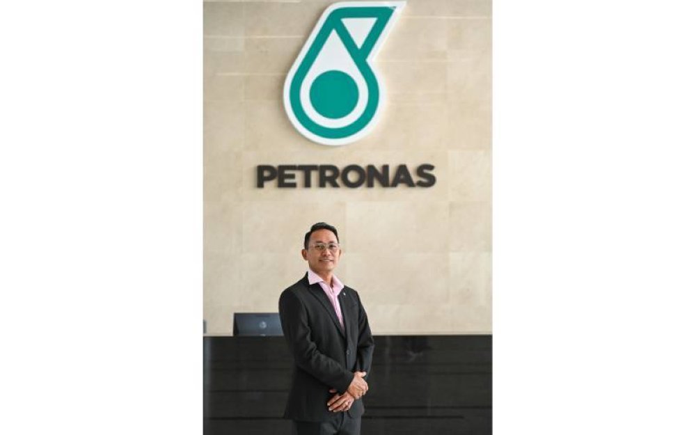 Khairul Azhari di Kompleks Petronas Pantai Timur.