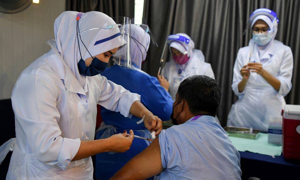 MMA menggesa kerajaan agar memberi tumpuan kepada penambahbaikan kepada terma perkhidmatan dan imbuhan jururawat. Gambar hiasan