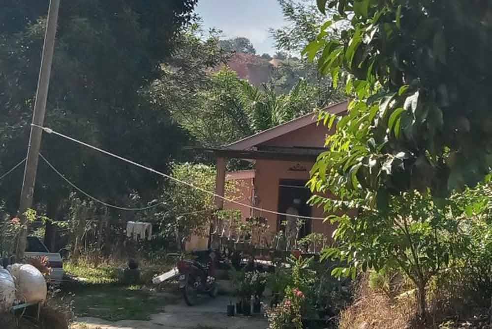 Lokasi sebuah rumah penduduk yang terletak berhampiran dengan kuari berkenaan.