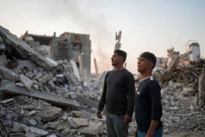 
SEJAK kecil, anak-anak Gaza sudah memiliki cita-cita besar bukan sekadar untuk menjadi kelompok profesional tetapi juga sebagai mujahid yang mempertahankan agama ALLAH SWT dan tanah air. -Foto: ALJAZEERA