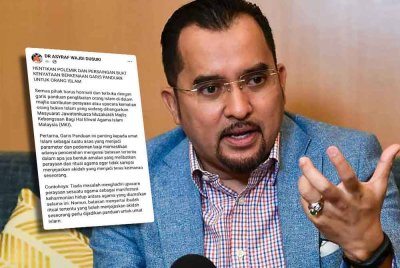 Asyraf Wajdi. Gambar kecil: Kenyataan Asyraf Wajdi di Facebook pada Jumaat.