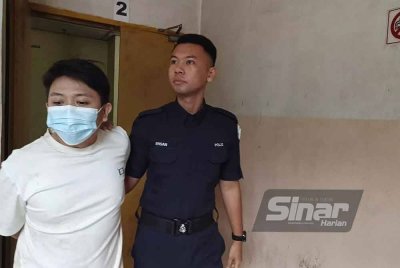 Rianovent (kiri) didenda RM3,500 kerana melakukan khianat dengan menyimbah cat merah ke atas dua kereta milik seorang lelaki, bulan lalu.