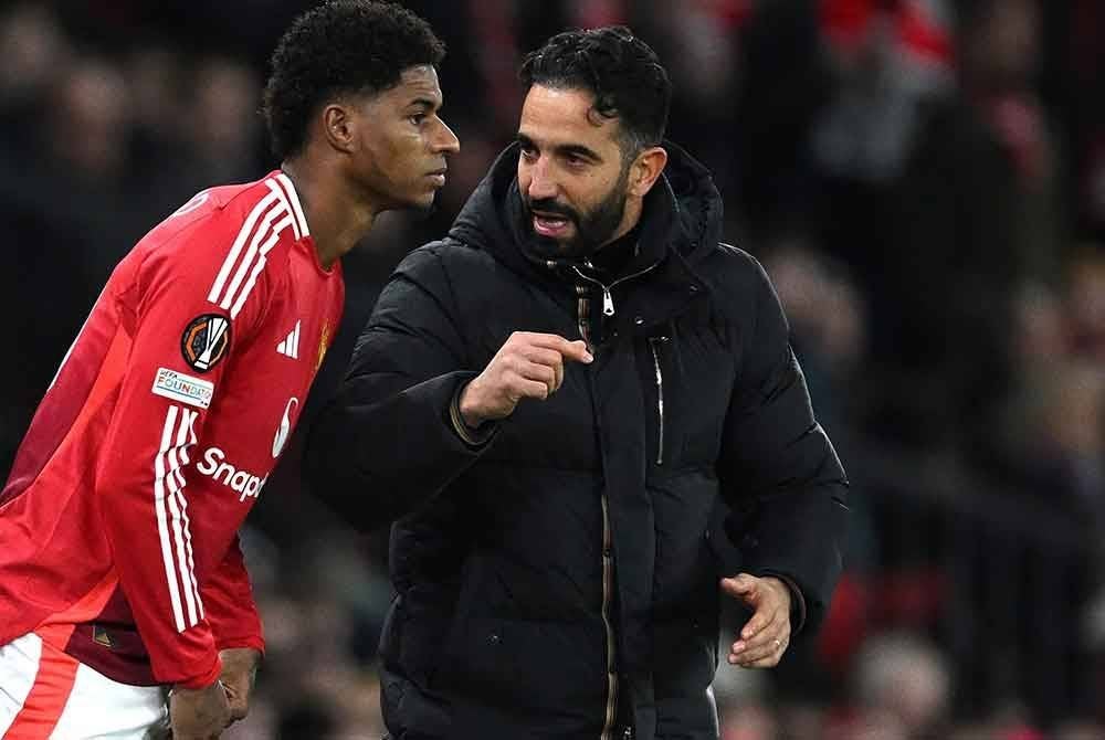 Rashford (kiri) gagal mendapatkan kepercayaan Amorim di United.