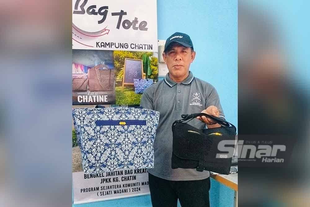 Jamal menunjukkan beg jenama 'Laa Chatine' hasil sentuhan peserta terdiri penduduk Kampung Chatin.
Foto Sinar Harian