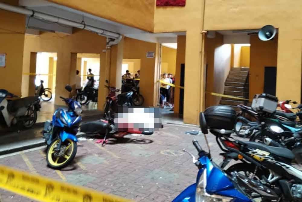 Seorang wanita berusia lingkungan 20-an, maut dipercayai terjatuh dari tingkat atas bangunan Blok A, Projek Perumahan Rakyat (PPR) Kempas