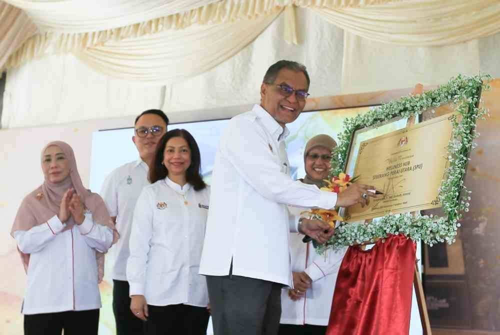 Dzulkefly menyempurnakan Majlis Perasmian dan Hari Terbuka Wellness Hub SPU di Klinik Kesihatan Sungai Dua pada Sabtu.